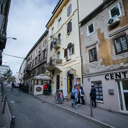 Daire Unique City Center Apartments Gran Fenice With Free Garage Parking And Roof Terrace In One Of The Apartments